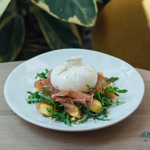 С Бурратой, с грушей и пармой