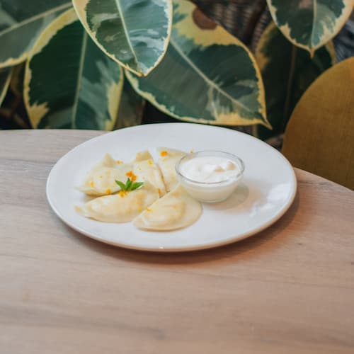 Вареники с творогом и сметаной